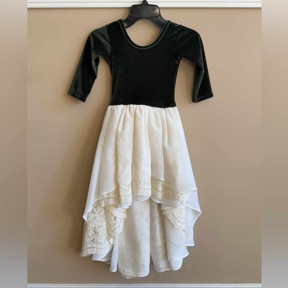 NWT Pleiades Hunter Green and Cream Velvet Tiered Dress, Size 18-24 Months.